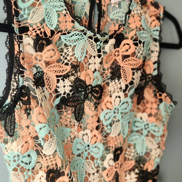 ENDLESS ROSE Crocheted top - Size S - Picture 2 of 6